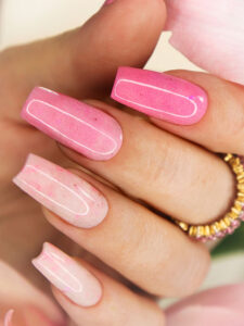 Uñas acrílicas: 4 riesgos a la salud de tus uñas y piel